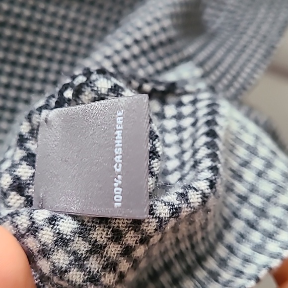 Neiman Marcus 100% Cashmere Sweater Cardigan - Picture 5 of 6